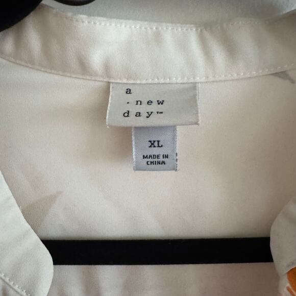 A New Day Top White Round Split Neck Floral Front Pocket Long Sleeve Sz X - Picture 2 of 5